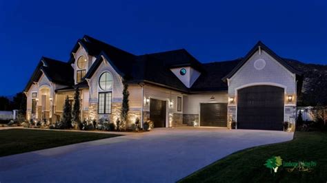 Recessed soffit lights: Why up lighting is the better alternative | Landscape Lighting Pro