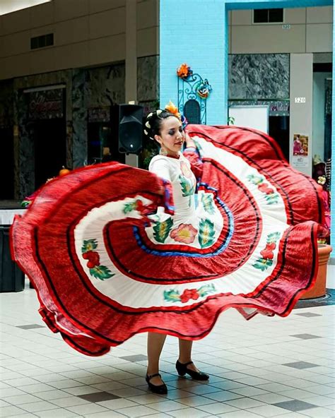 Beautiful Folklorico Dancer | Ballet folklorico, Dance, Ballet