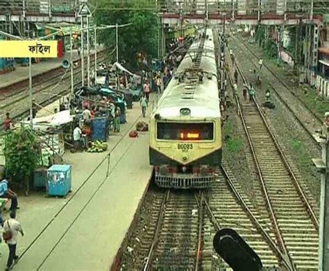 West Bengal Govt To Meet Railway Officials Tomorrow On Local Train Resumption | লোকাল ট্রেন চালু ...