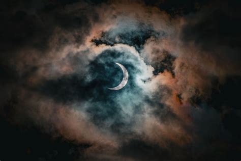 What is a penumbral lunar eclipse? When and how to see it in the UK ...