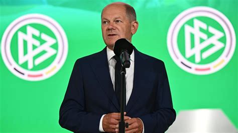 DFB: Chancellor Olaf Scholz (SPD) is pushing for fair pay in women's ...