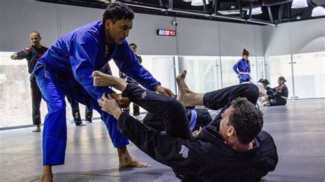 BJJ Guard Pass Basics: Getting Through The Layers Of Any Guard - BJJ World