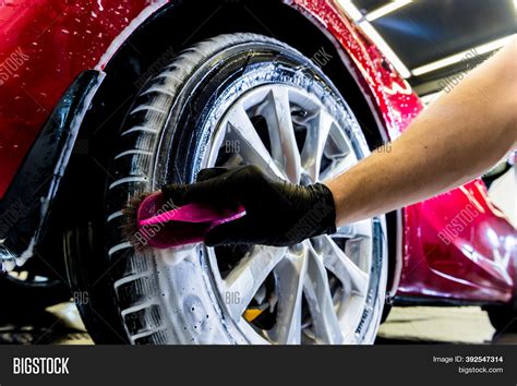 Cleaning Car Wheel Image & Photo (Free Trial) | Bigstock