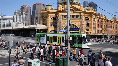 'Major changes' to Melbourne CBD car usage needed, warns council parking report - ABC News