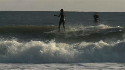 Presidential candidate Tulsi Gabbard goes surfing [Video]