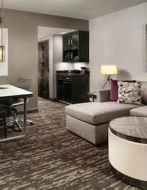 Arlington, VA Airport Hotels - Embassy Suites Crystal City