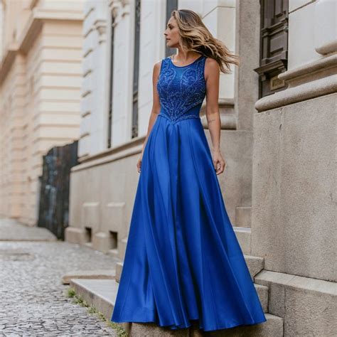 Vestido azul royal: 60 fotos com a peça para abraçar essa tendência