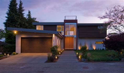 A Guide to Modern Exterior Lighting | BUILD Blog