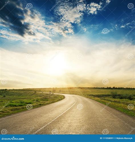 Road To Horizon in Sunset. Low Clouds with Sun Stock Image - Image of country, drive: 111058091