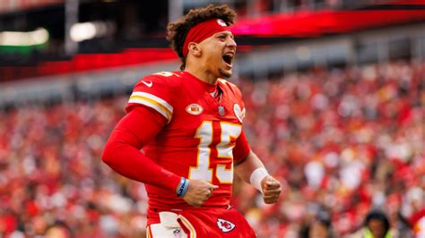 Patrick Mahomes Contract: Kansas City Chiefs Salary, How Much Does He ...