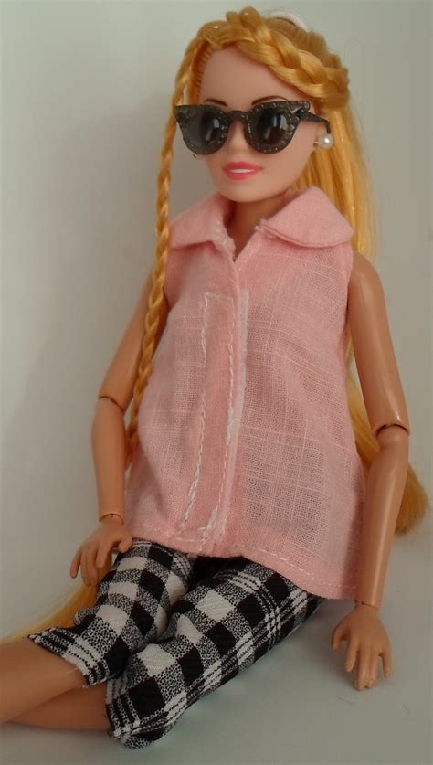 DIY Barbie Blog : Capri Pants for Barbie from $1 Fabric Headband-DIY