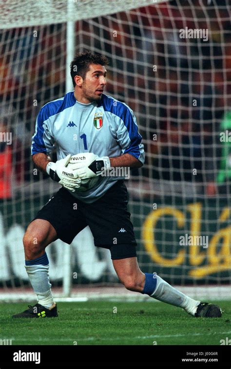 GIANLUIGI BUFFON ITALY & PARMA 29 March 2000 Stock Photo - Alamy