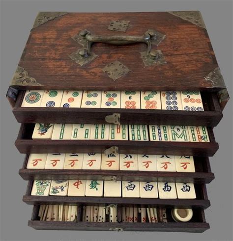 Vintage Mahjong Set with five Drawers - www.chessantiques.com