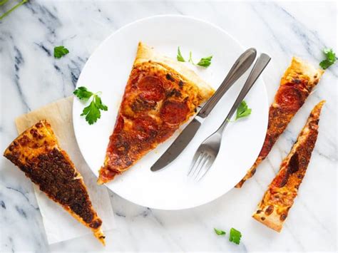 How to freeze and reheat pizza to avoid a soggy crust 🍕