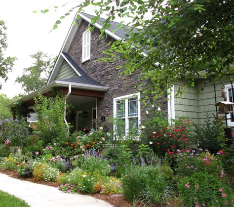 5 Gardening Tips to Compliment Your Craftsman Home