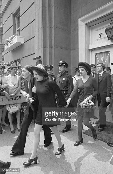 12 Judy Garland Funeral Stock Photos, High-Res Pictures, and Images ...