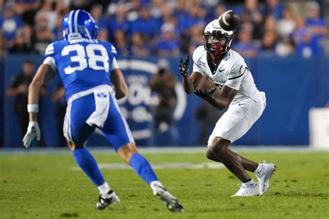 Watch: Cincinnati Bearcats Football Unveils Uniform Combination For ...