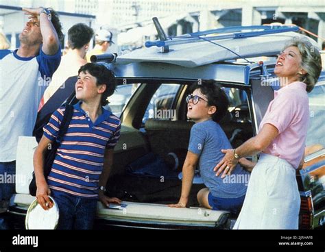 CLIFF DE YOUNG, JOEY CRAMER, VERONICA CARTWRIGHT, FLIGHT OF THE NAVIGATOR, 1986 Stock Photo - Alamy