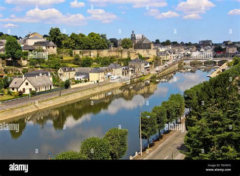 Mayenne (north-western France): the Mayenne river, quay ÒQuai CarnotÓ and the chateau in the ...