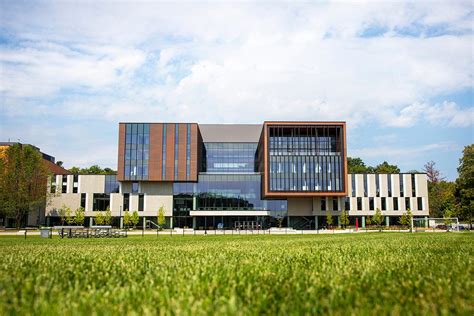 Maanjiwe nendamowinan: U of T Mississauga's newest building honours the past, looks to the future