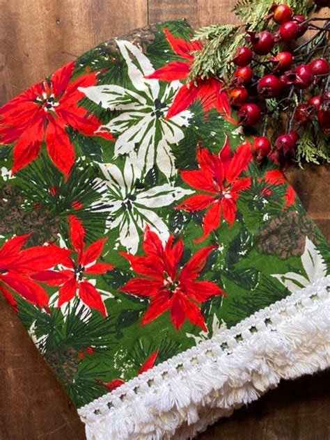 Christmas Tablecloth Vintage Poinsettia Pinecones Red Green - Etsy