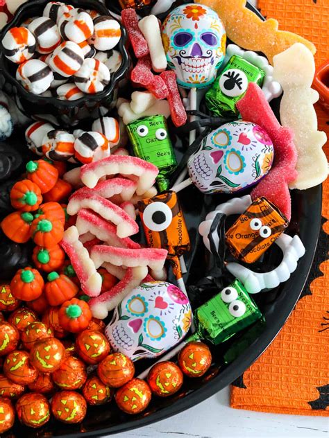 Halloween Candy Board - Delicious Table