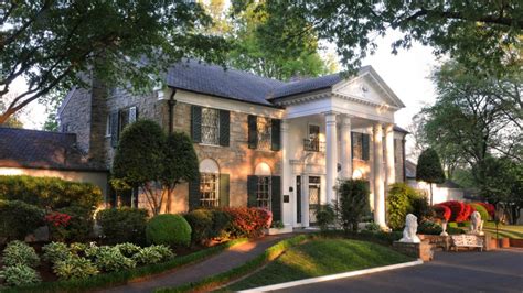 The Graceland Complex: The Ultimate Elvis Presley Attraction in Memphis