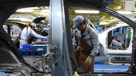 Toyota workers receive first base pay rise in six years | Financial Times