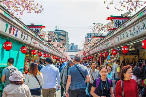 The Top 10 Most Delicious Street Foods you MUST EAT in Asakusa, Japan ...