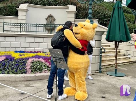 Character Hugs Returning to Disney Parks and Resorts In Just Weeks! | Disney Dining