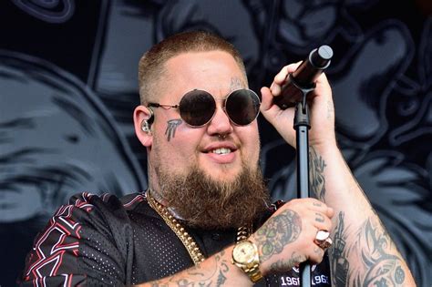 Rag'n'Bone Man avoided writing break-up songs after divorce