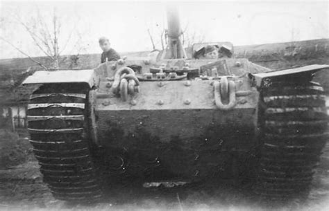 Panzerjager Tiger (P) Elefant with zimmerit of the Panzer Jg Abt. 653 | World War Photos