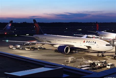 Boeing 777-232/LR - Delta Air Lines | Aviation Photo #4996663 ...