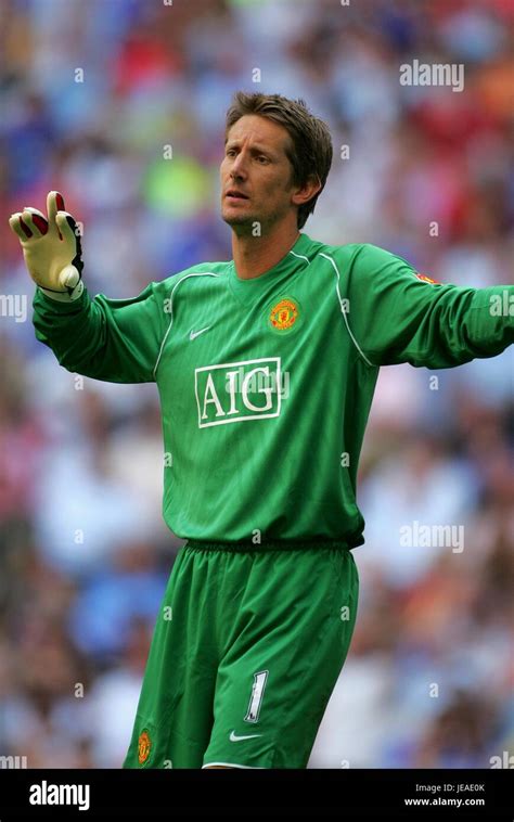 EDWIN VAN DER SAR MANCHESTER UNITED FC WEMBLEY LONDON ENGLAND 05 August ...