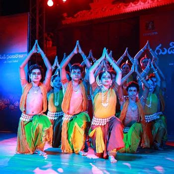 Discover Telangana's Artistic Treasures: Dance, Paintings, & Handlooms