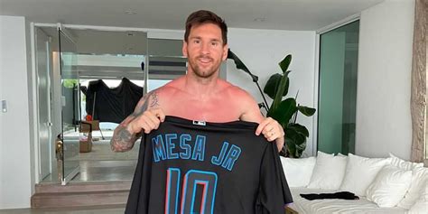 Lionel Messi receives Victor Mesa Jr. Marlins jersey