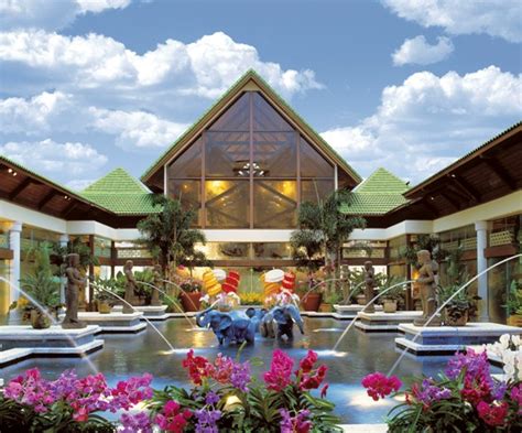 Loews Royal Pacific Resort - OrlandoThrills.com