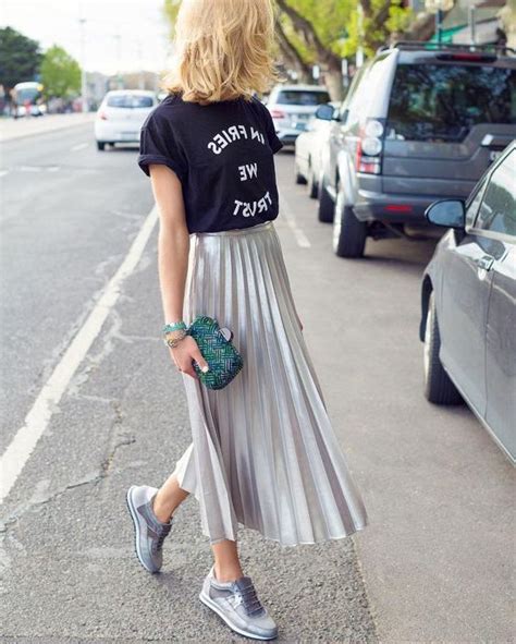 Midi Pleated Skirt And Sneakers 2022 - ShoesOutfitIdeas.com