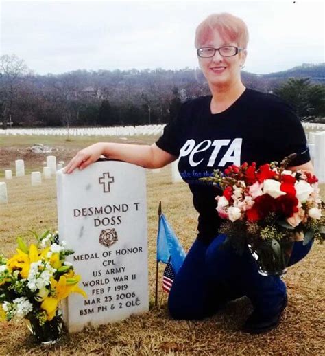 'Hacksaw Ridge' Real-Life Hero Desmond Doss Receives PETA Award | PETA