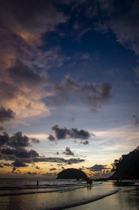 Clouds on the Sky at Sunset Above a Beach · Free Stock Photo