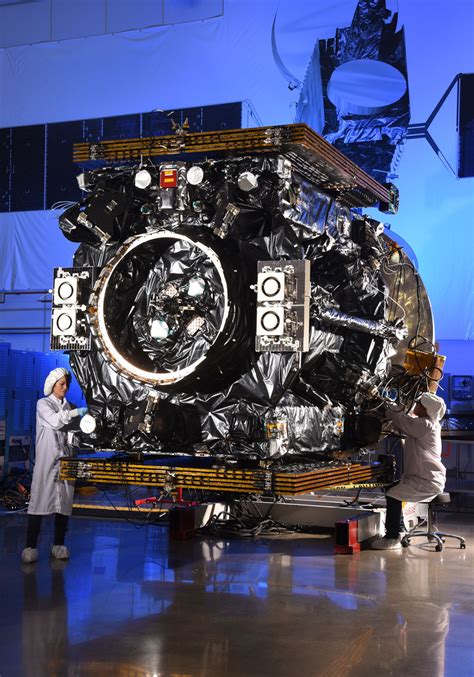 Northrop’s MEV-2 servicer closing in on Intelsat-10-02 docking attempt - SpaceNews