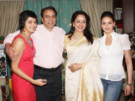 Indian Celebs: hema malini , dharmendra with their two daughters