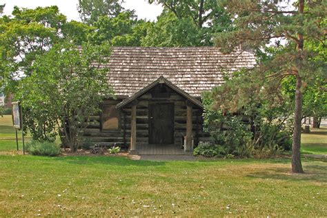 File:Geneseo log cabin.jpg - Wikimedia Commons