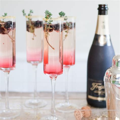 15 Bubbly Champagne Cocktail Ideas For Your Wedding!