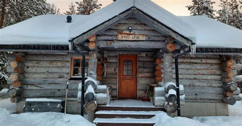 Rustic Log Cabin For Perfect Winter Getaway