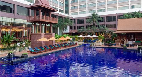 Sala Thai Pool Bar - Ramada Plaza by Wyndham Bangkok Menam Riverside