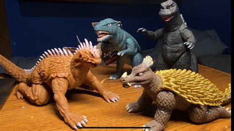 Varan Bandai Movie Monster series figure review! Radioactive Ragdoll Godzilla figure review #1 ...