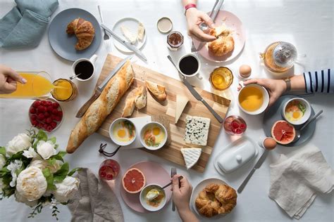 Simple French Inspired Spring Brunch - Frenchly Photography