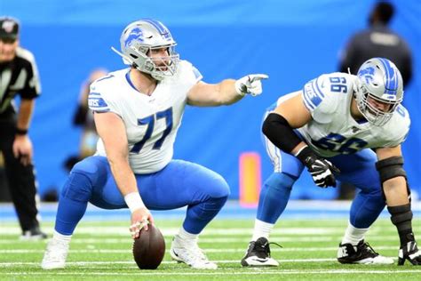 Lions center Frank Ragnow fractured his throat in the first quarter on Sunday, played the rest ...