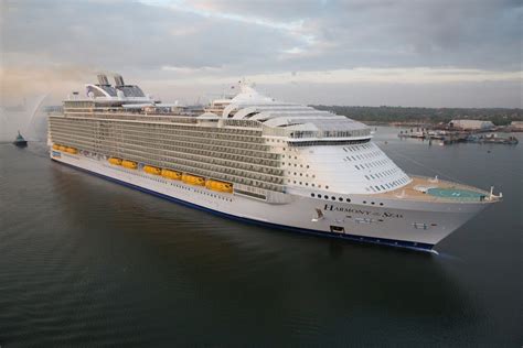 Top 10 Largest Ships in the World | CruiseInd